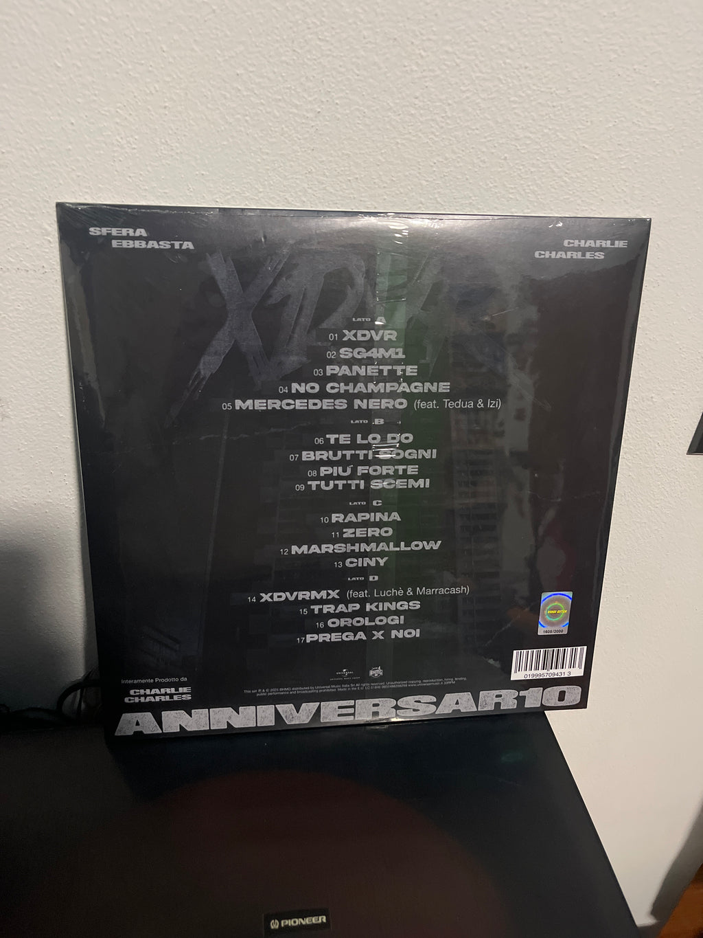 XDVR reloaded, autografato (Sfera ebbasta)