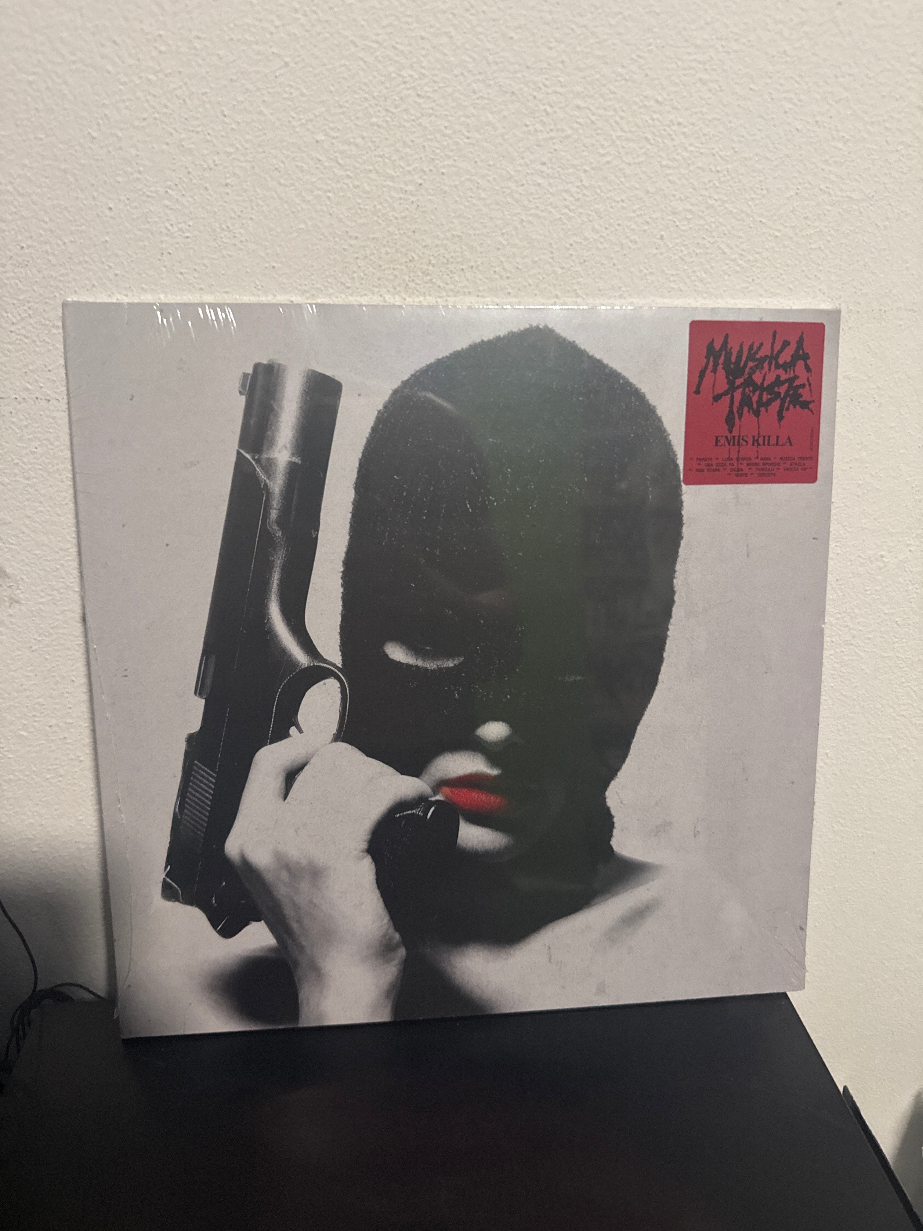 Musica triste, autografato (Emis killa)