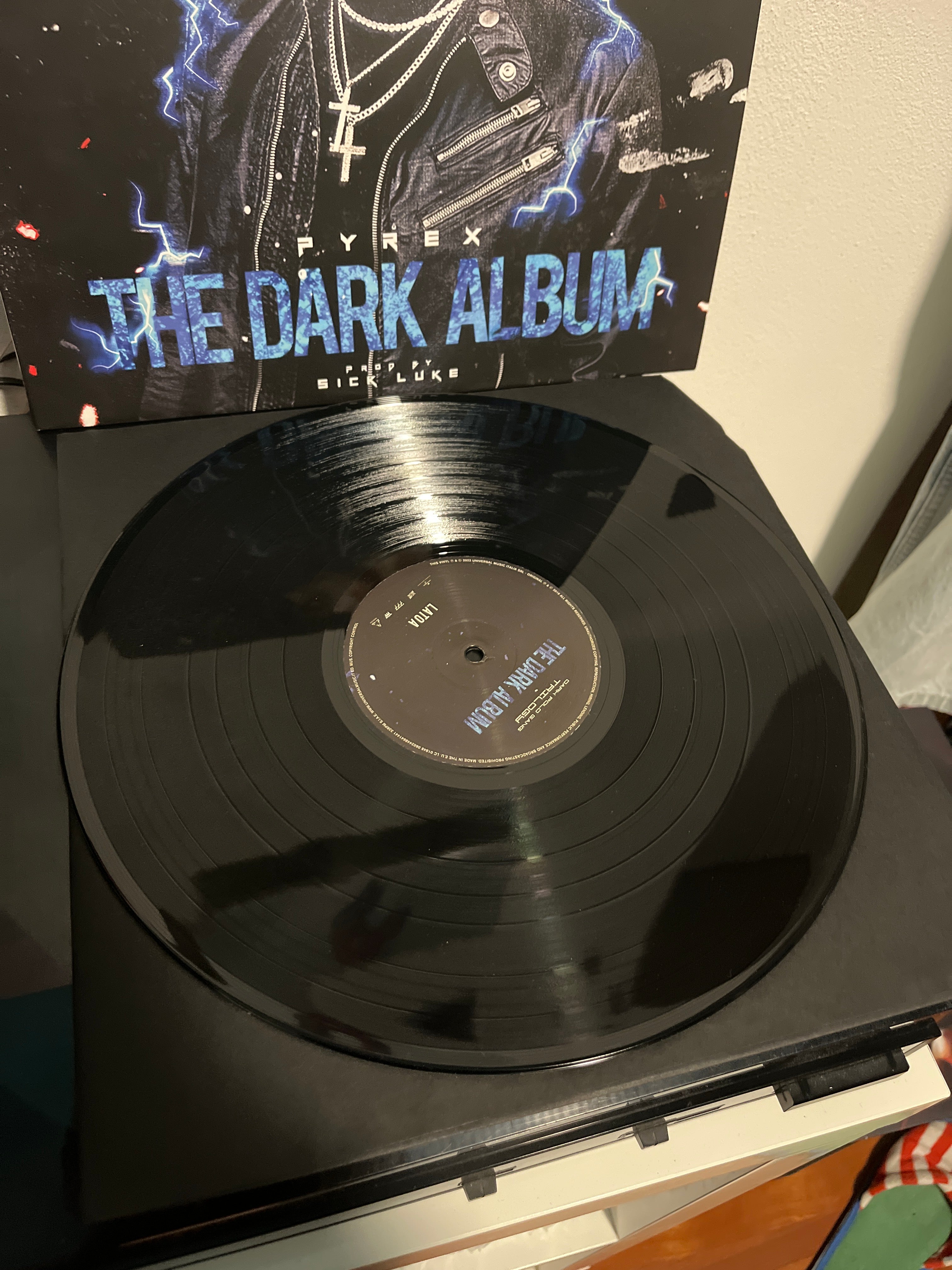 The dark album, autografato (Pyrex)