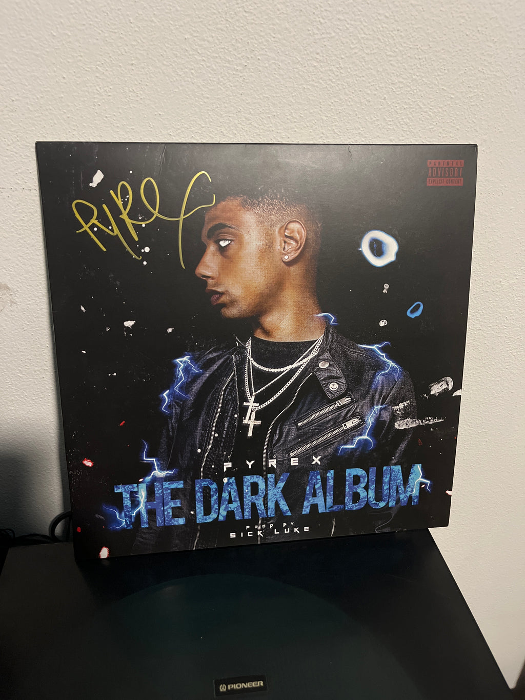 The dark album, autografato (Pyrex)