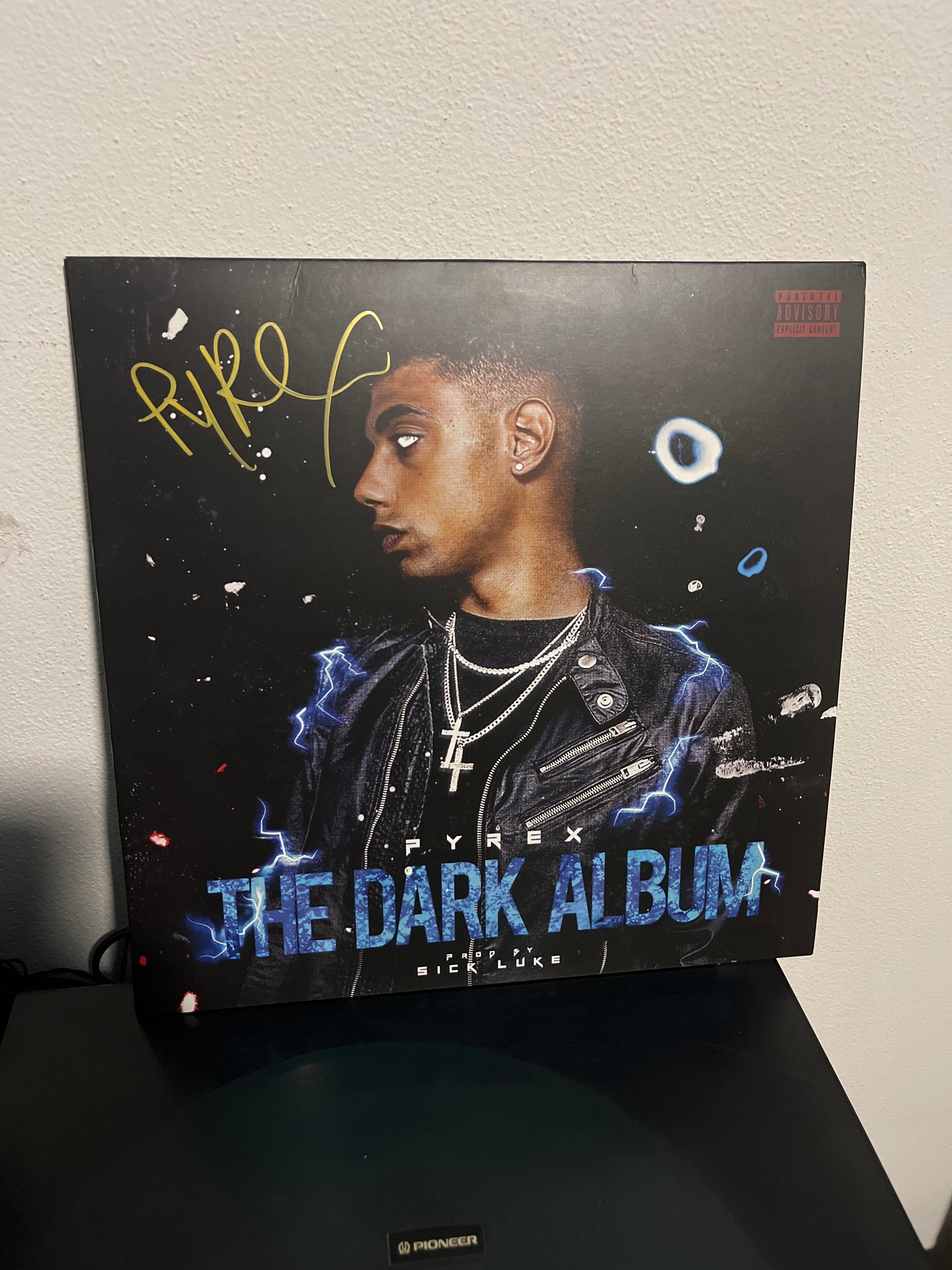 The dark album, autografato (Pyrex)