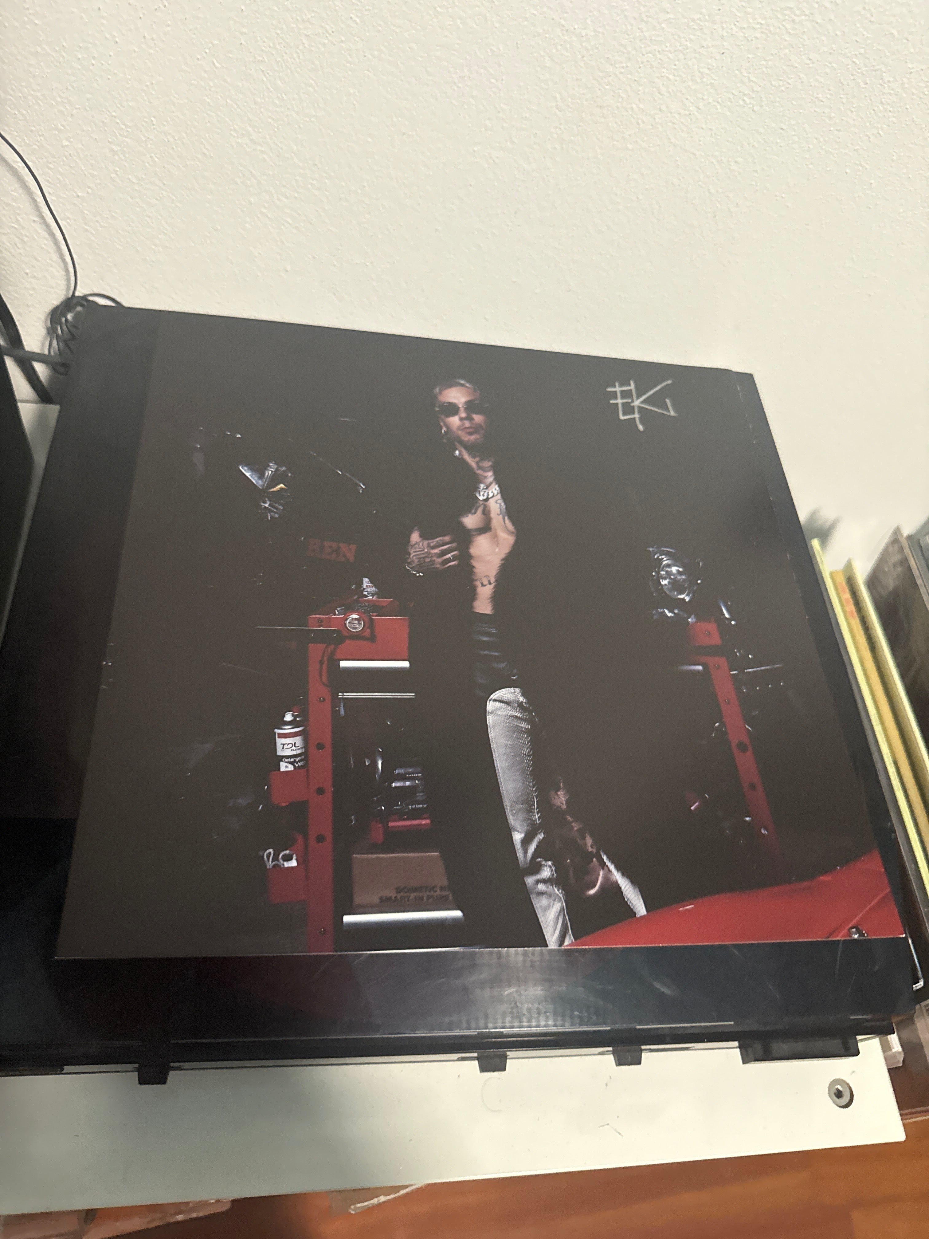 Musica triste, autografato (Emis killa)