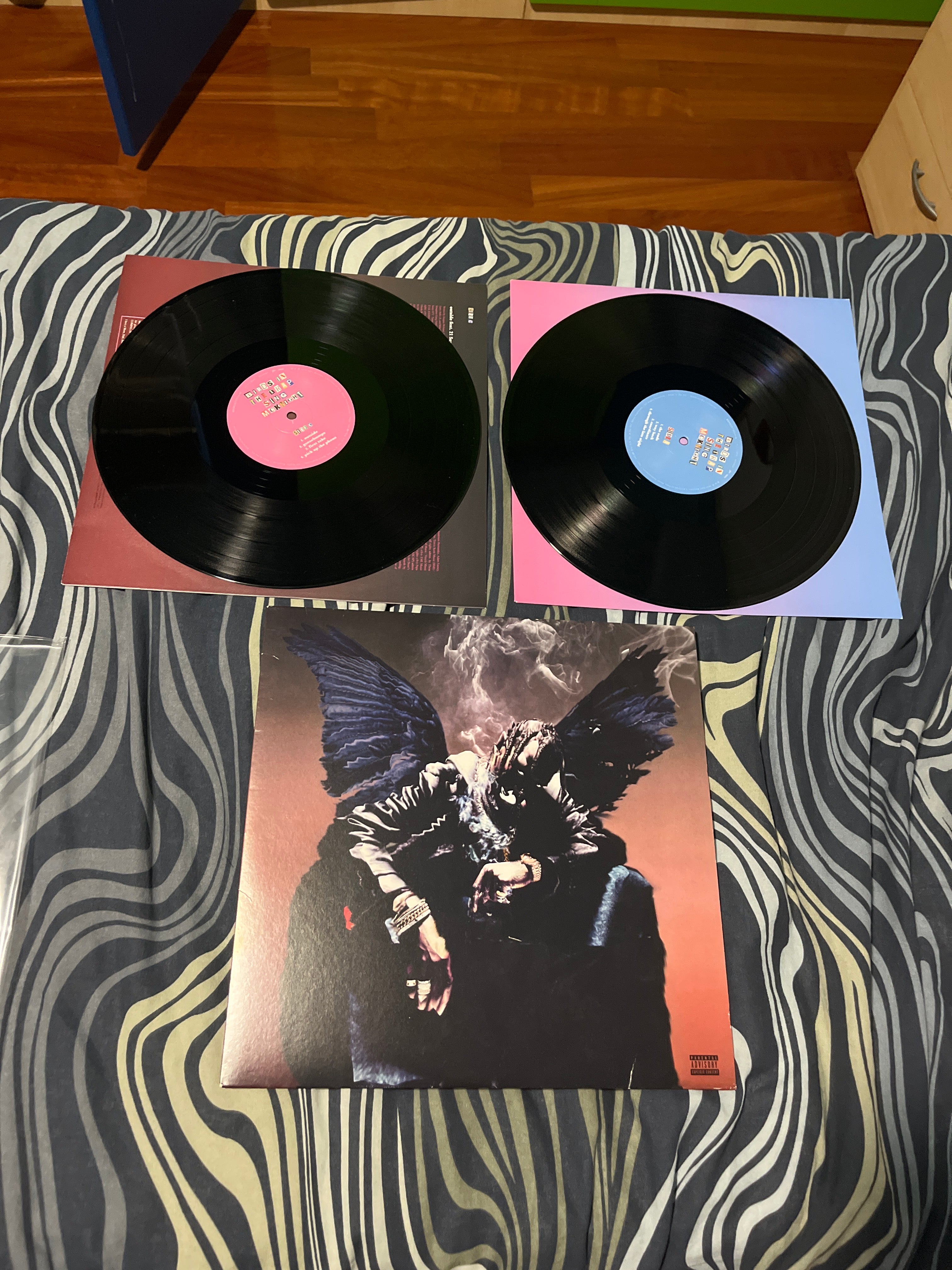 Birds in the trap sing mcnight (Travis scott)