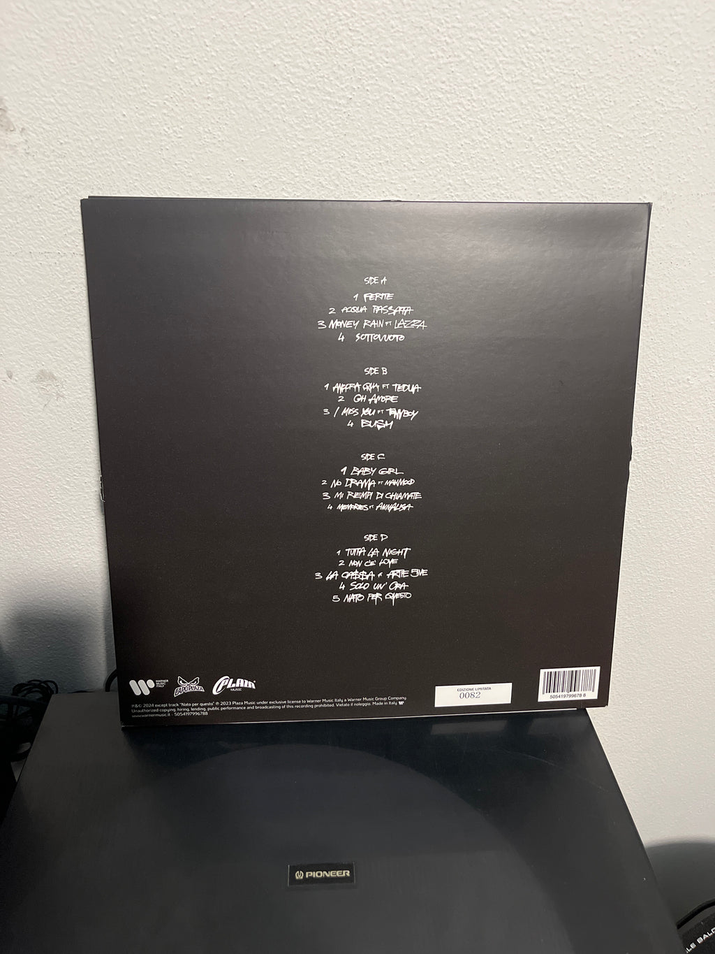 Ferite, autografato, seghettato (Capo plaza)