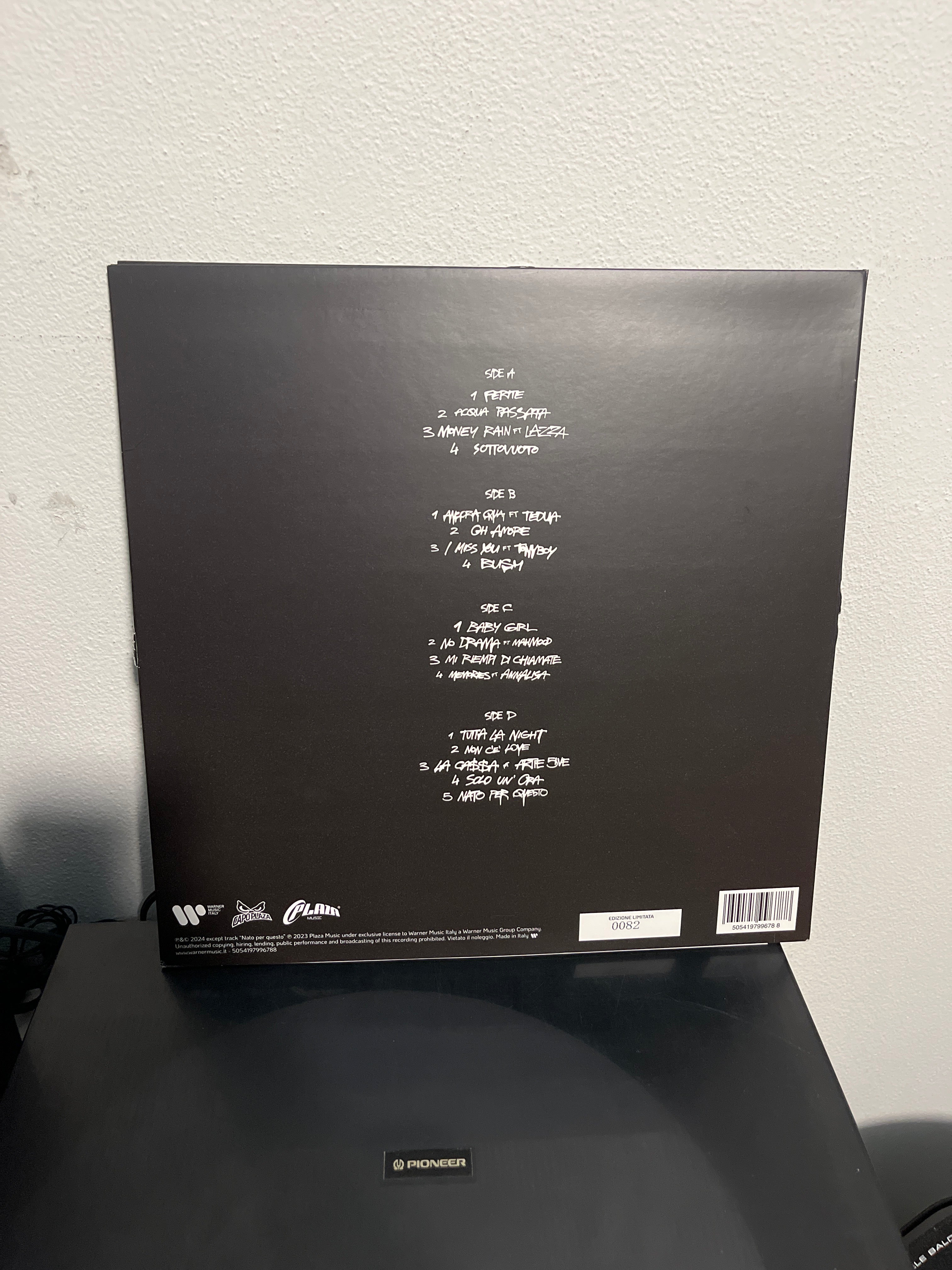 Ferite, autografato, seghettato (Capo plaza)