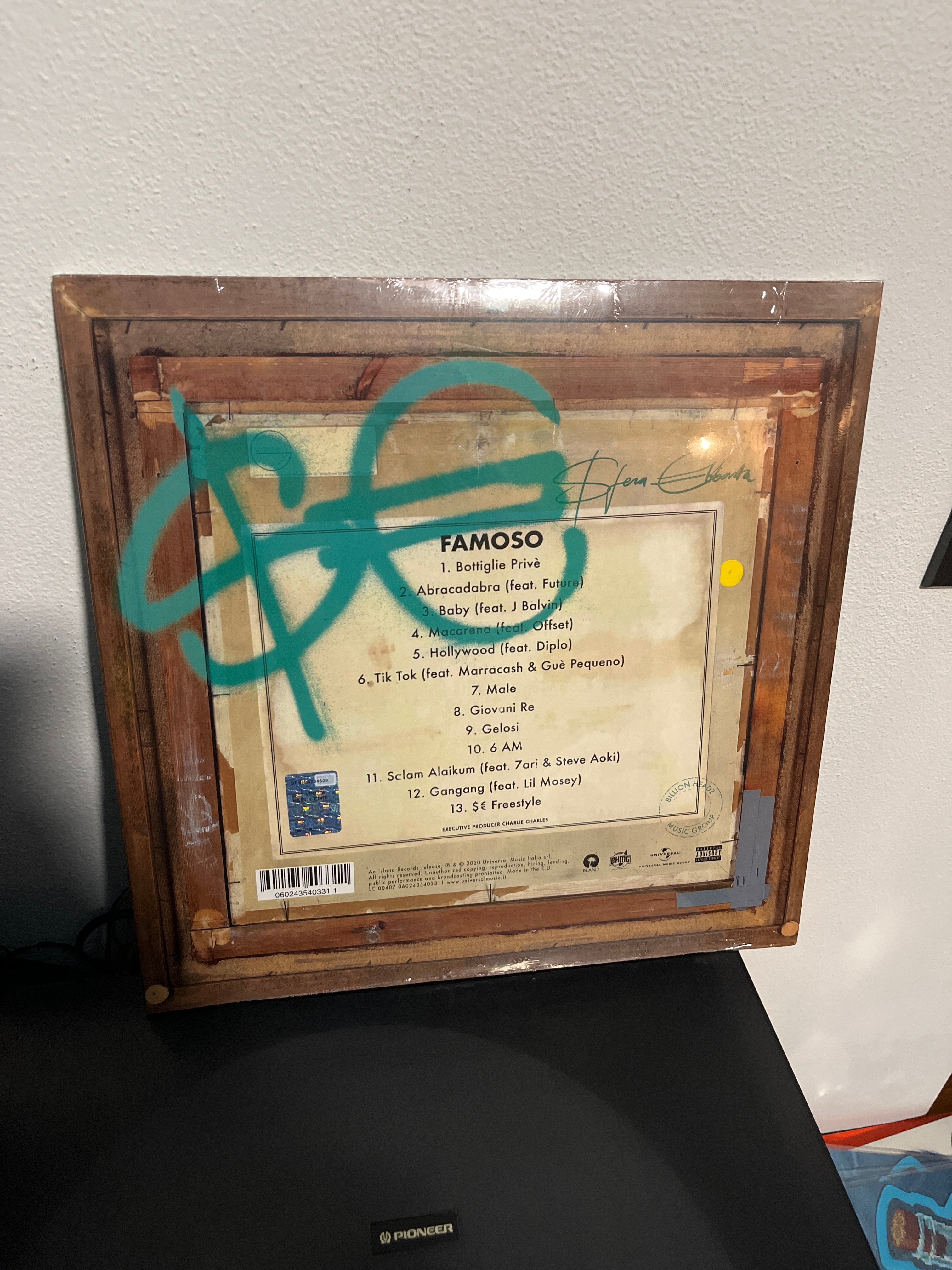 Famoso, blu tiffany (Sfera ebbasta)