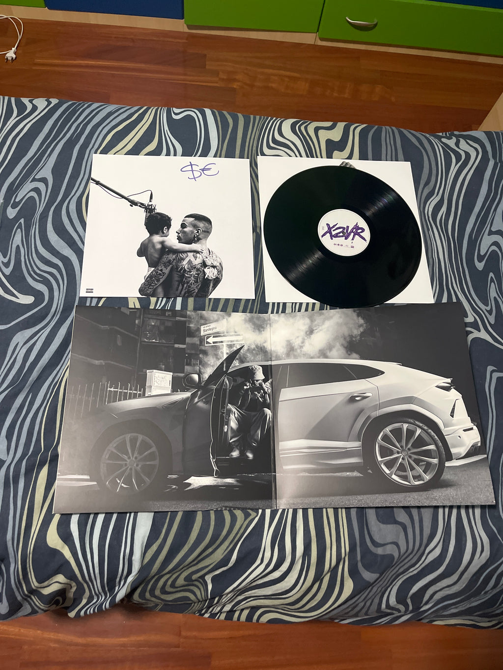 X2vr, autografato (Sfera ebbasta)