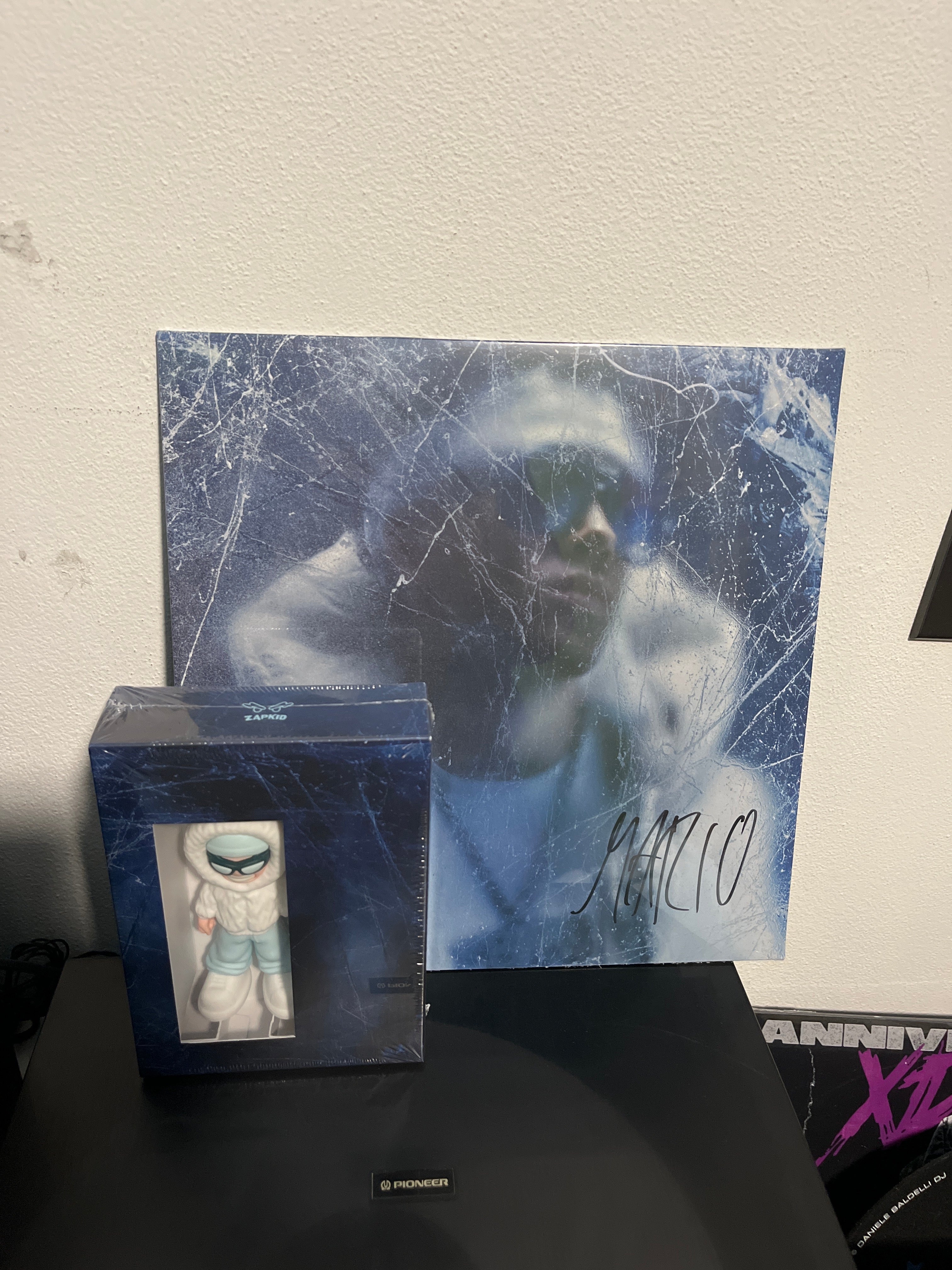 Mario 3, autografato (Low red)