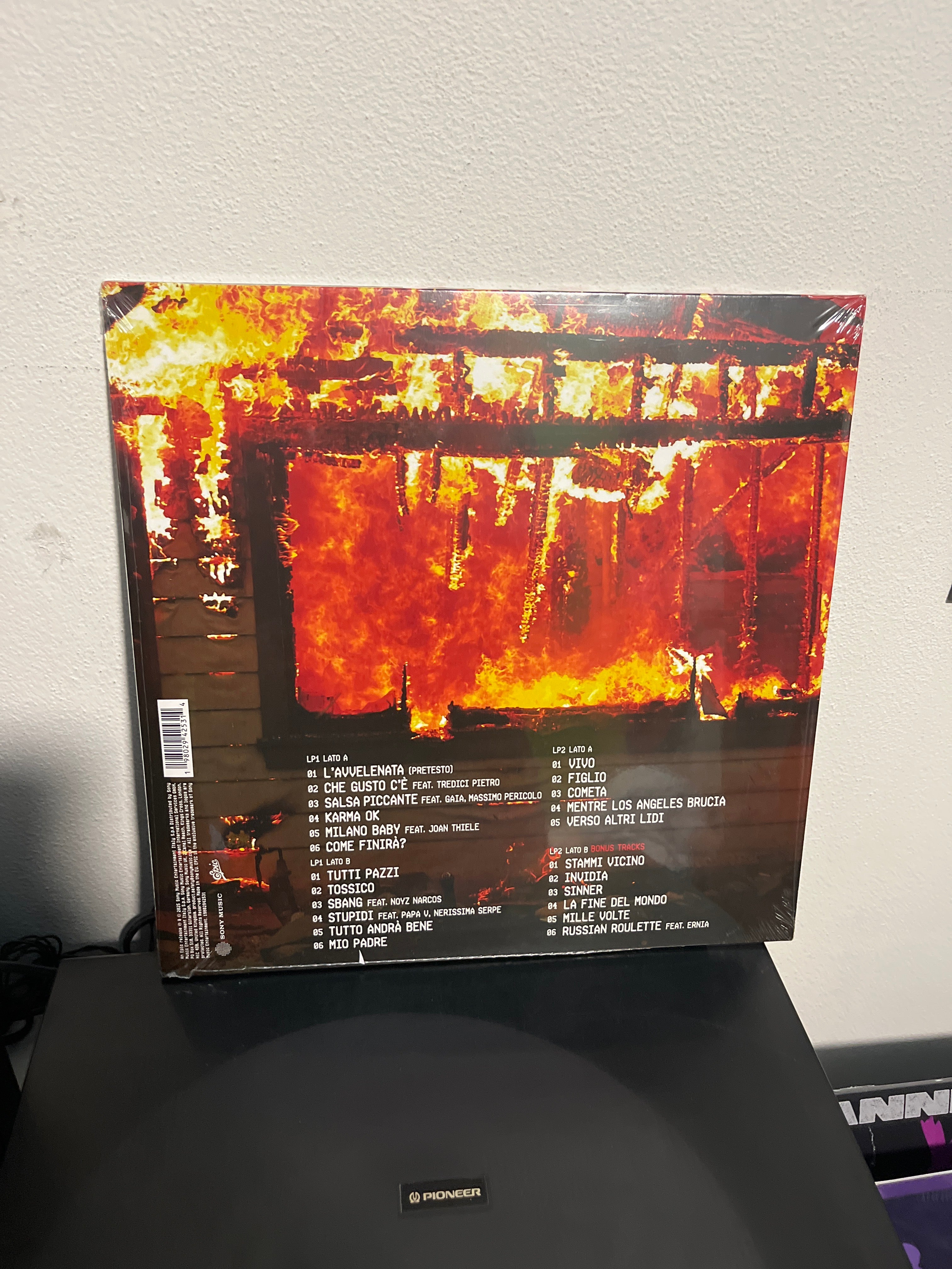 Mentre los angeles brucia (Fabri fibra)