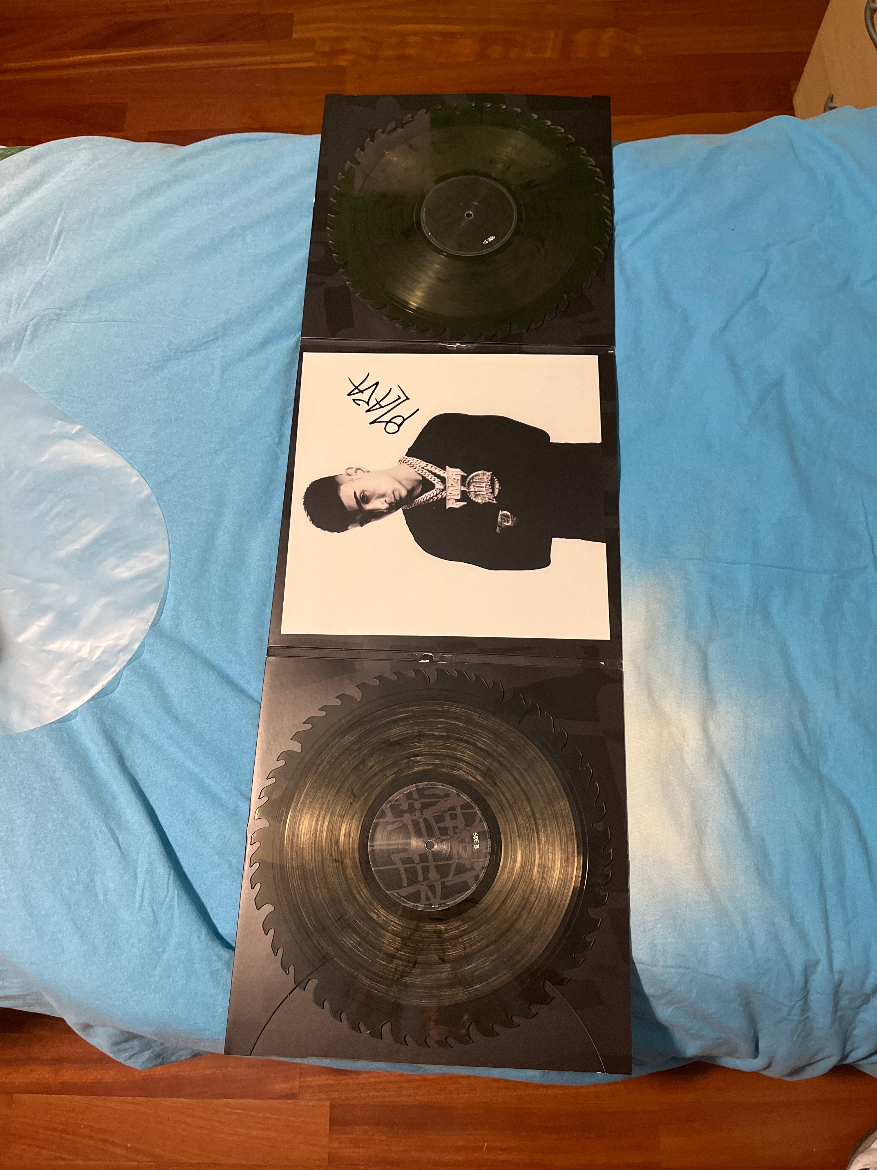 Ferite, autografato, seghettato (Capo plaza)