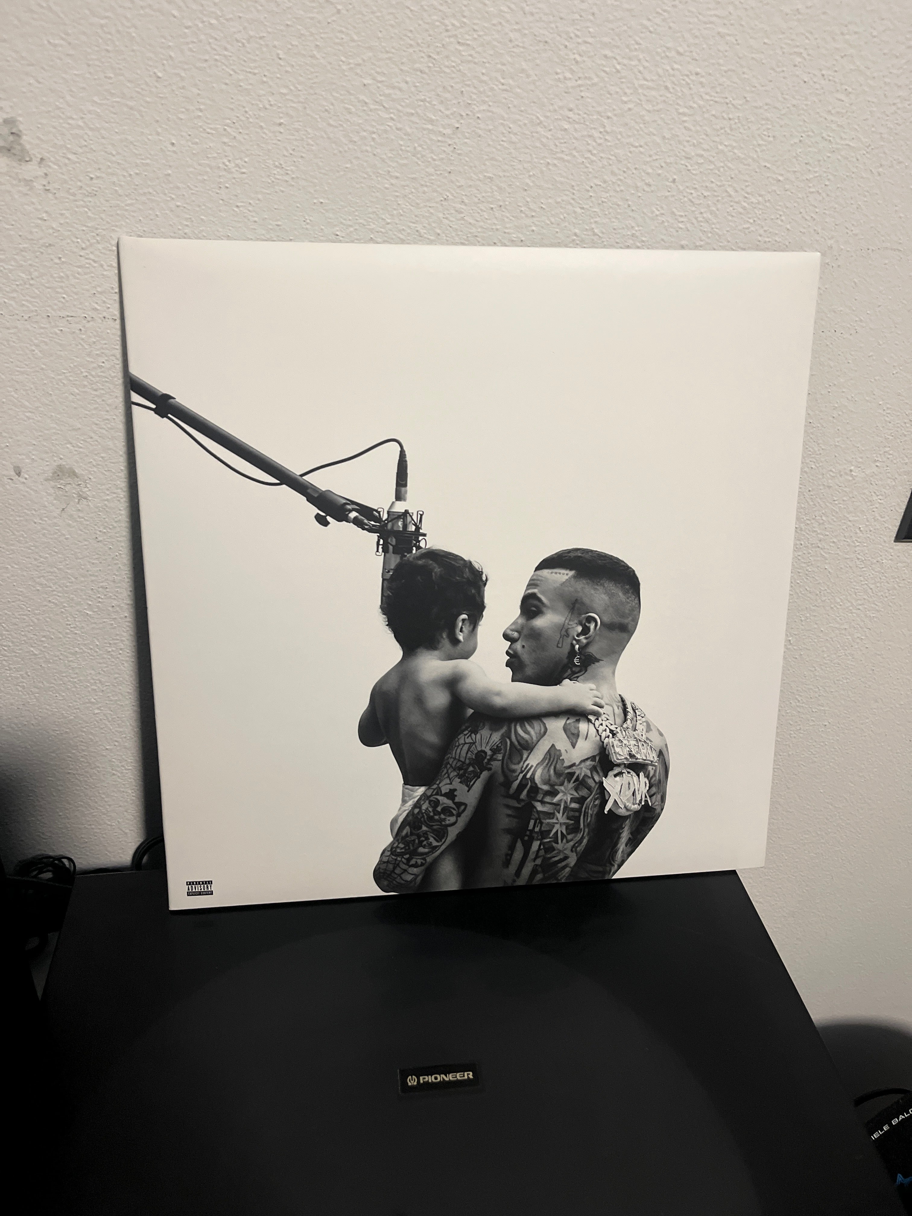 X2vr, autografato (Sfera ebbasta)