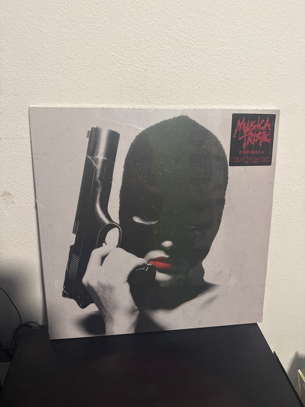 Musica triste, autografato (Emis killa)