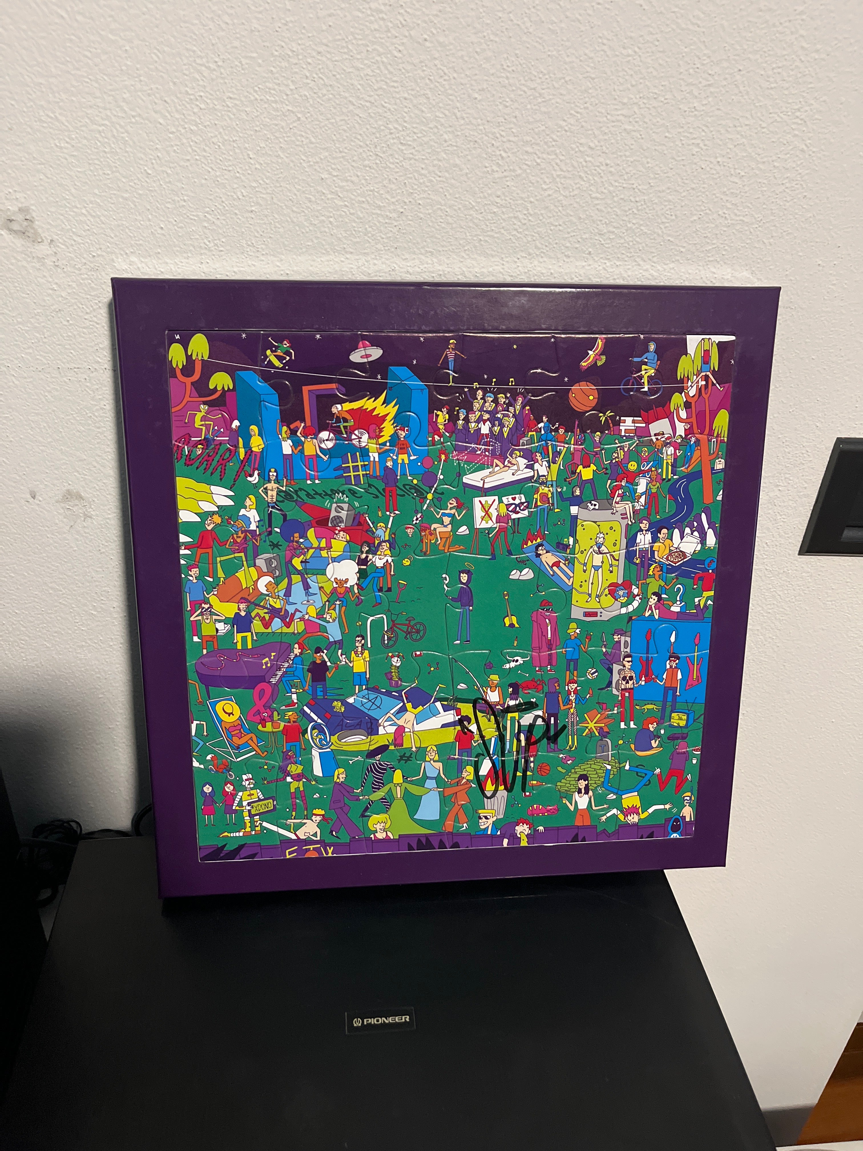 Carattere speciale, puzzle box autografato (Thasup)