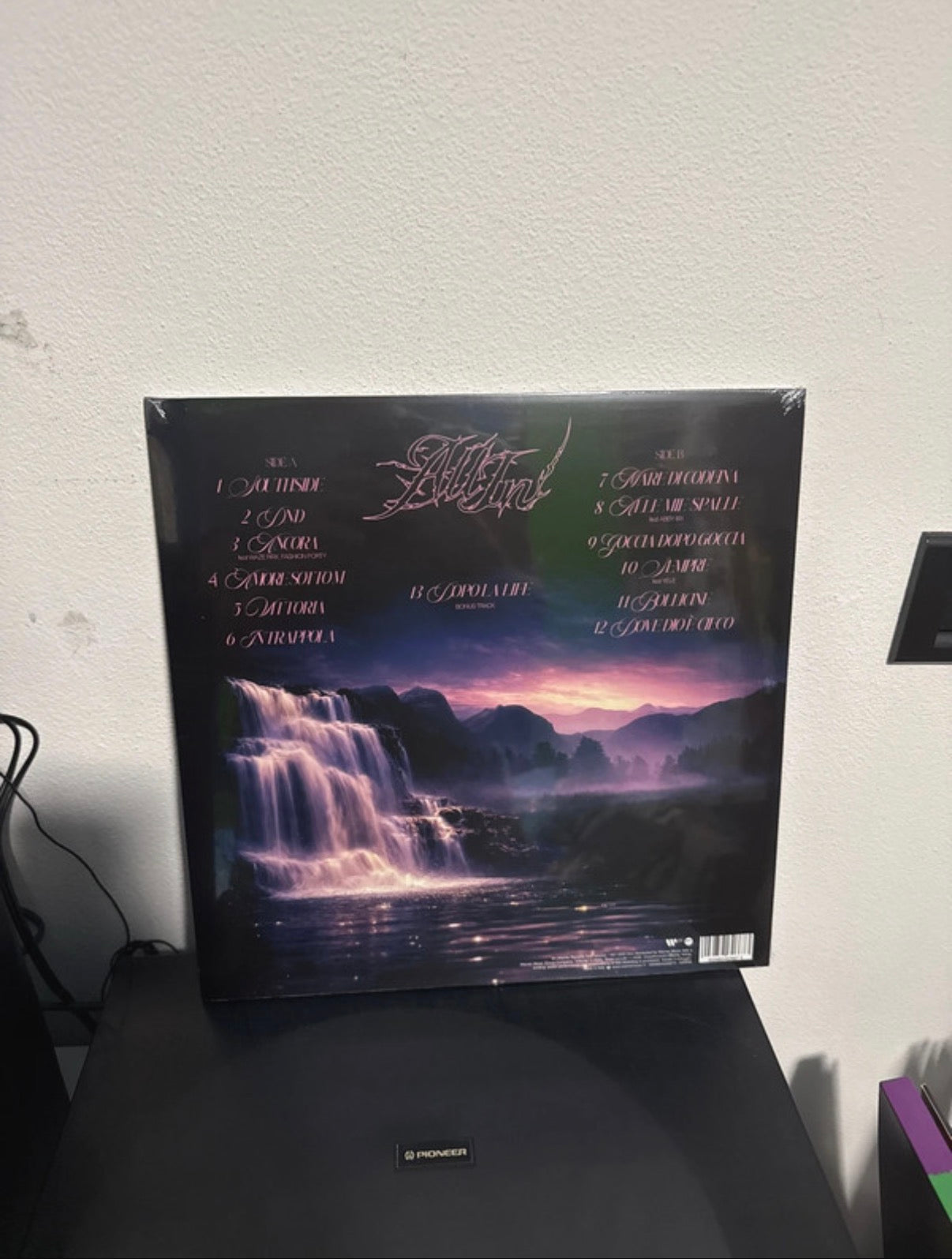 All in, autografato (Aira)